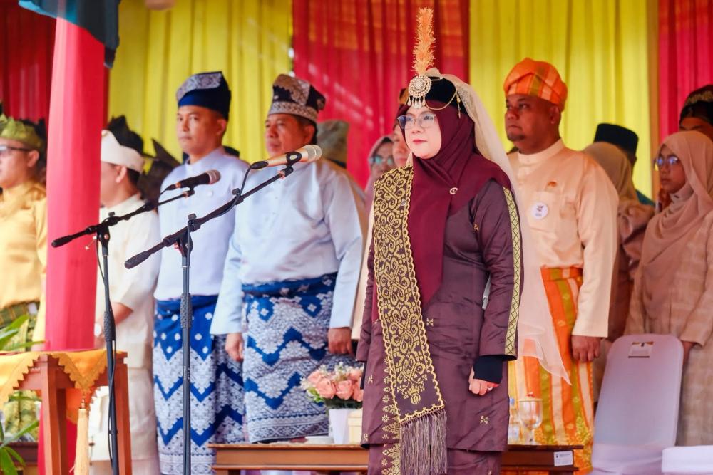 pimpin-upacara-hut-ke27-siak-bupati-afni-sampaikan-pesan-kesetiaan-dan-keadilan